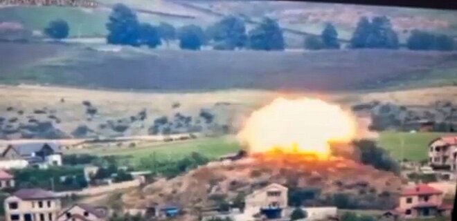 У Нагірному Карабаху знову спалахнула війна: Азербайджан завдає ударів — відео - Фото