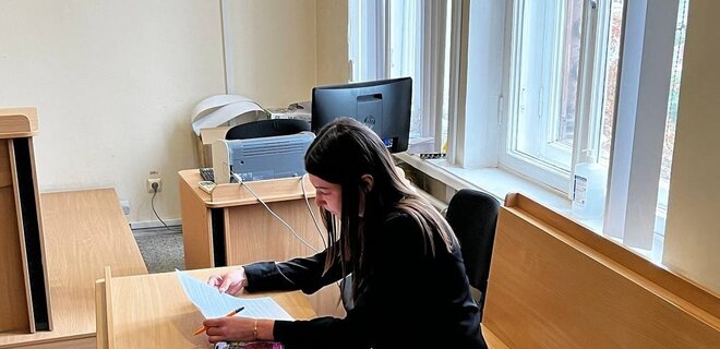 Стрільба у Дніпрі. Суд відправив під домашній арешт жінку, яка кидалася на патрульних - Фото Стрільба у Дніпрі. Суд відправив під домашній арешт жінку, яка кидалася на патрульних - Фото