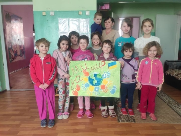 Співробітники центру розуміли, що врешті загарбники дізнаються про дітей, тому розібрали малечу до себе по домівках 1