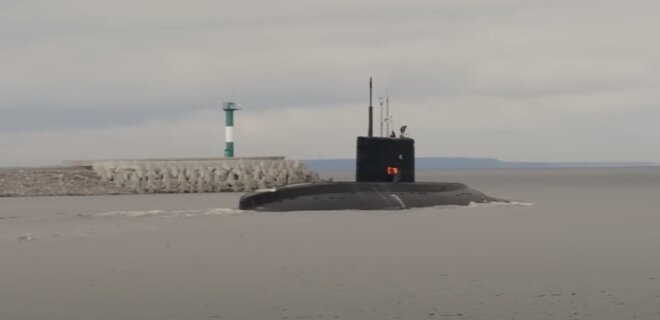 З'явилися фото пошкоджень підводного човна ВМФ РФ 
