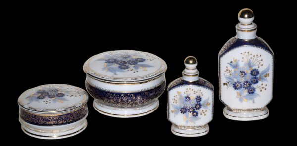 В. Горолюк, В. Овчаренко. Туалетний набір. Полонський фарфоровий завод. 1958. Історічний музей Полонської міської ради 1