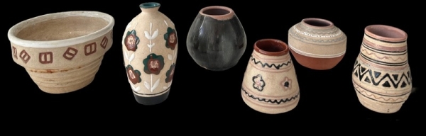 М. Трегубов. Декоративні вазочки. В. 6,5-11,5. Коростенський ФЗ. 1960-ті. Кам’яна маса, розпис емалями та англобами 1