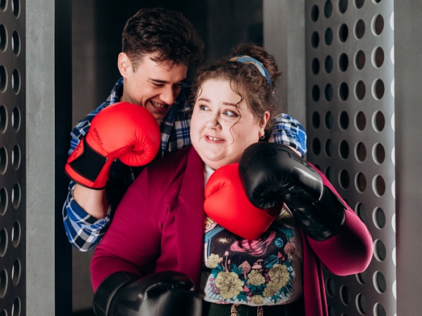 "З моєю героїнею Альбіною Панчук у серіалах "К. О. Д." і "Слід" ми схожі беззастережною вірою в краще", - каже Альбіна 1