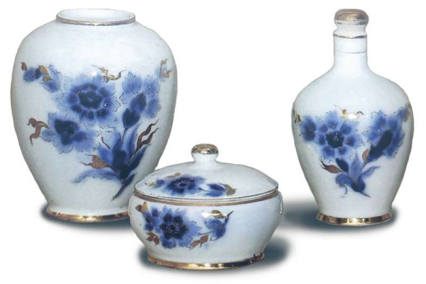 А. Хитько. Туалетний набір. Коростенський ФЗ. 1955. Живописний розпис кобальтом та відводка золотом 1