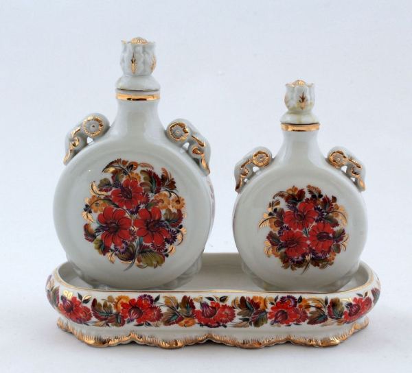 С. Голембовська та М. Тимченко. Туалетний набір. КЕКХЗ. 1956. НМУДМ 1