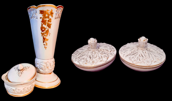 А. Жданова. Туалетний набір. Дипломна робота, виконана на Баранівському ФЗ у 1959 році 1