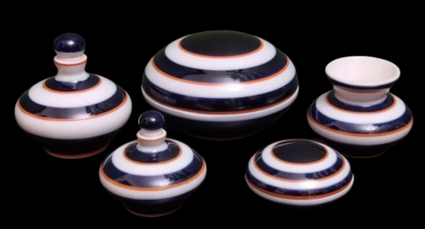 М. Трегубов. Туалетний набір "Вечірній" (сувенірний). Коростенський ФЗ. 1962. Фарфор, розпис кобальтом і фарбою 1