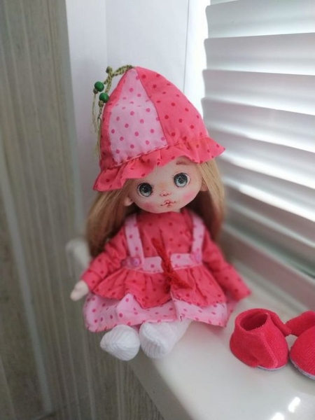 Лялька-полуничка мила та гарна 1