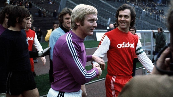 Партнери зі збірної ФРН та суперники на клубному рівні Карл-Хайнц Шнеллінгер і Франц Беккенбауер 1