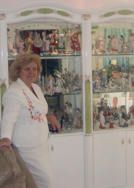 "Важливо жити, попри війну: будувати плани, вірити, що вони здійсняться, виховувати дітей, милуватися онуками", - гворить Людмила Карпінська-Романюк 1