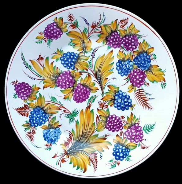 О. Опарій. Декоративний таріль «Ожина». Львів. 2023 1