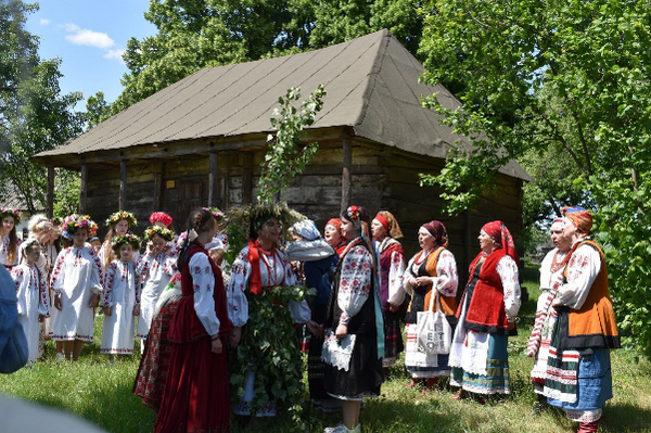«Водіння тополі» - один з хліборобських обрядів, який існував на Полтавщині та Харківщині 1