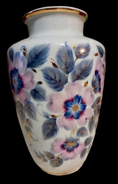 А. Жданова. Декоративна ваза «Мальви». Світловодський КЗ. 1980 — ті 1