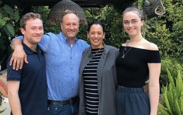 Камала Харріс з чоловіком та його дітьми 1