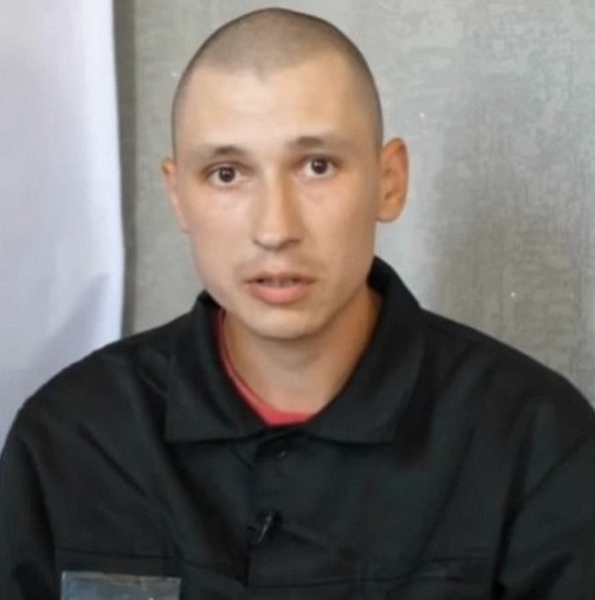 Полонений «азовець» Олег Лобов вперше за 2,5 роки побачив свої донечку, якій на початку великої війни було лише місяць від народження (скриншот відео, знятого в липні 2024 року) 1