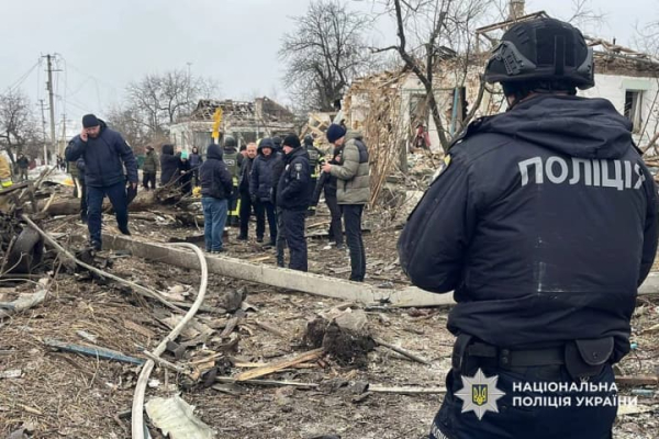 Російська ракета влучила в житловий мікрорайон Умані: поліція показала наслідки удару