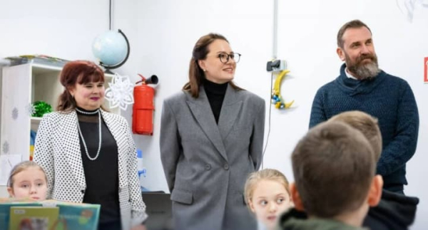 Уряд підвищить зарплати вчителям на 50% протягом 2026 року та оновить правила фінансування укриттів – Свириденко