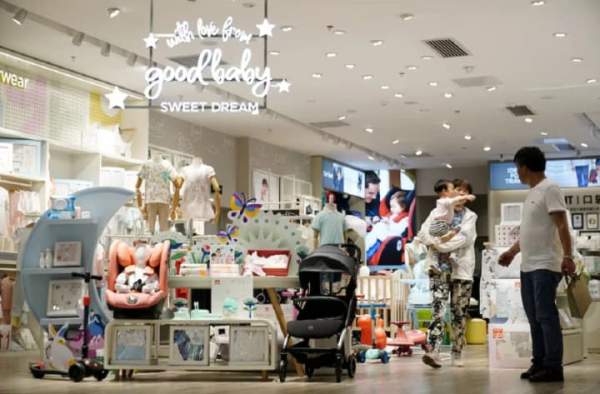 У гонитві за народжуваністю: Китай повернув податок на контрацептиви