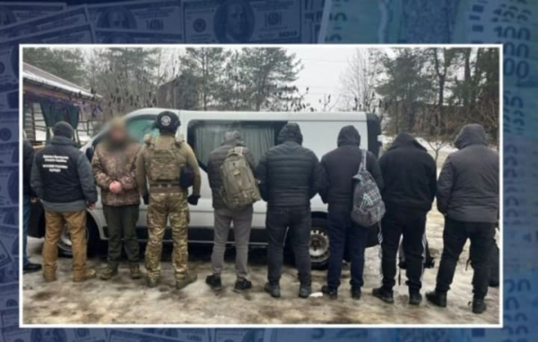 Понад 5,8 млн грн хабарів: в трьох областях правоохоронці викрили схеми незаконного переправлення за кордон 