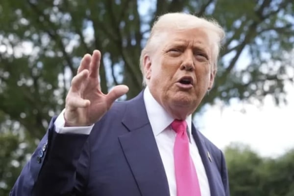 Трамп привітав падіння долара США до чотирирічного мінімуму і назвав це "чудовим"