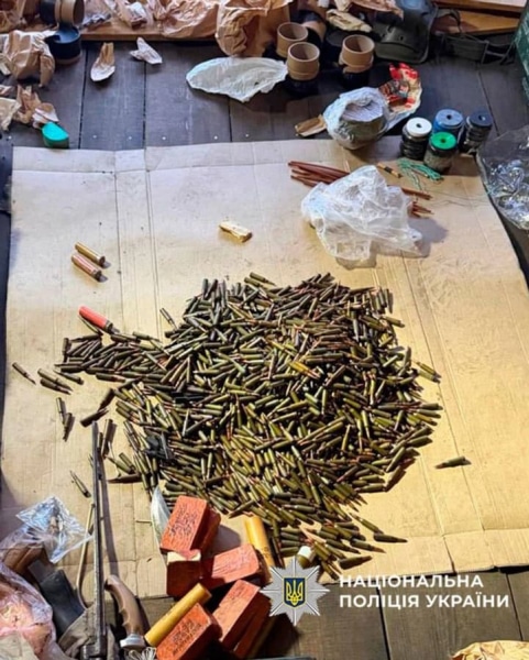 Вбивство 4 поліцейських на Черкащині: у помешканні стрілка знайшли схрон зброї і наркотики 