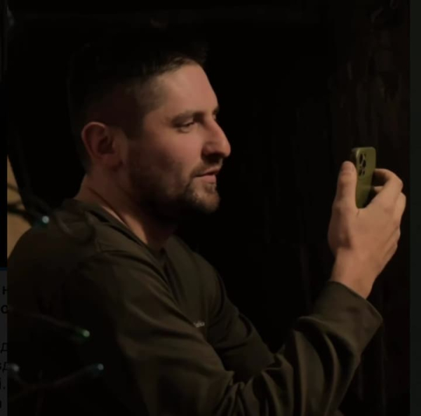 Взяв шлюб просто на позиції: боєць бригади "Хижак" одружився через "Дію"