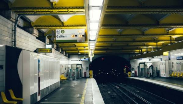 Українська поезія: голоси жінок залунали у паризькому метро.