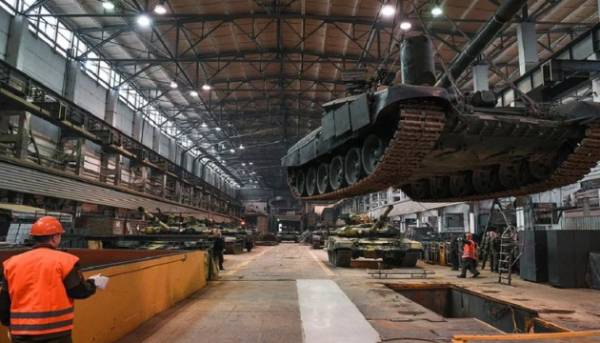 Естонська розвідка: Росія збільшує випуск озброєння для накопичення та війни&hellip;