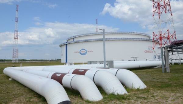 Словаччина повідомила про збої у постачанні нафти нафтогоном “Дружба”.