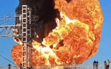 Вогняна пожежа охопила потяг з паливом в Тамбовській області Росії — відеозапис