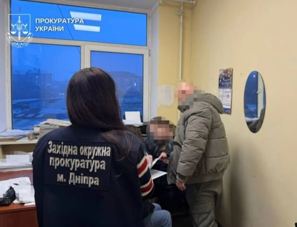 Замість травмованої прооперували дитині здорову руку: у Дніпрі двоє лікарів отримали підозри