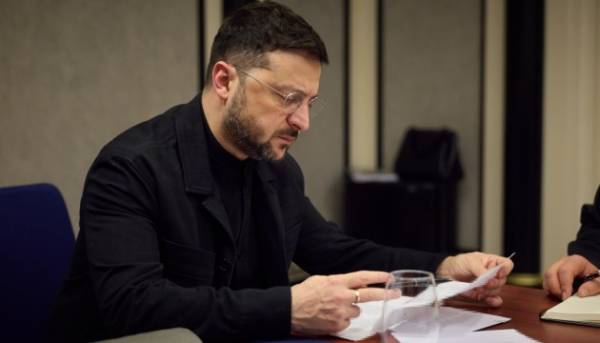 Зеленський: Пасивність посольств – це погано, чекаю дій від дипломатів.