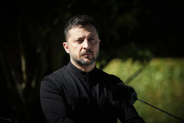 Зеленський планує анонсувати вибори та референдум 24 лютого, за даними FT