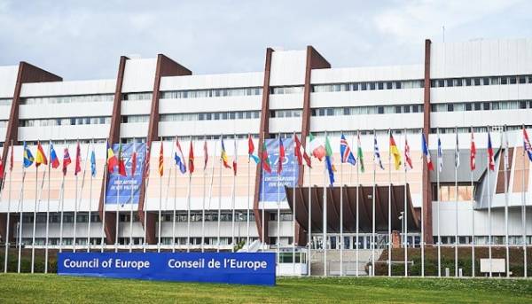 Європейська рада закликає Росію припинити незаконне перевезення українських дітей.