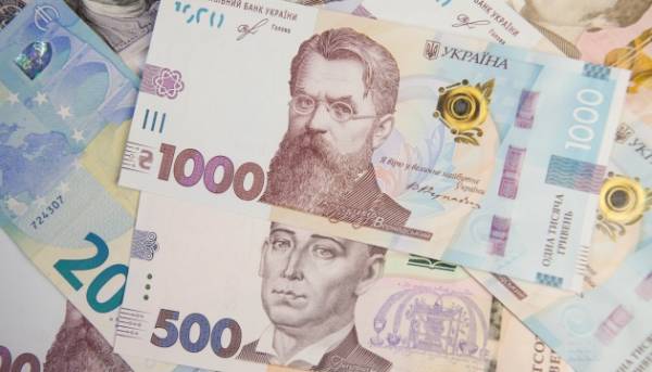 Курс валют в Україні: весняні максимуми та прогнози на літній період