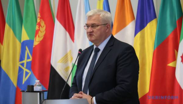 Білоруські “навчання” вимагають світової пильності, закликає Сибіга