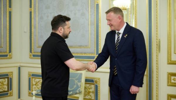 Зеленський зустрівся з латвійським міністром оборони, обговоривши угоди щодо дронів та вступ…