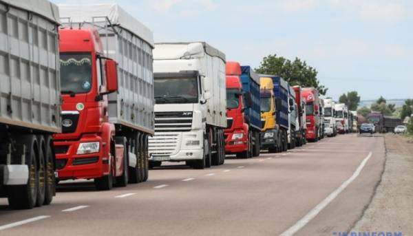 В Україні тимчасово обмежують рух вантажного транспорту на дорогах через високу температуру&hellip;