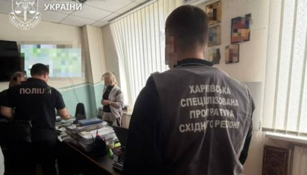 Офіцерів армійського корпусу спіймали на вимаганні грошей у підлеглих військовослужбовців.