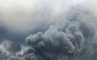 У РФ спостерігається занепокоєння через атаку, в якій брали участь понад 300 безпілотників, у столиці Росії чути вибухи — запис подій.