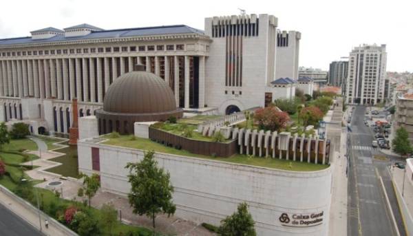 Найбільший португальський банк розпочав закриття рахунків громадян Росії