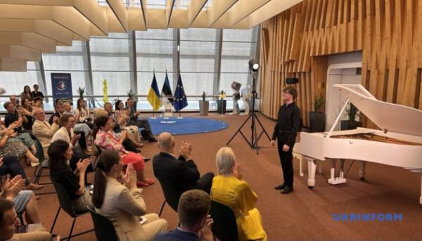 У Раді Європи пролунали звуки фортепіано у виконанні 17-річного українця Гавриїла Сидорика
