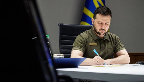 Українська мова захищена законом, російську мову вилучили з переліку – Зеленський ухвалив&hellip;
