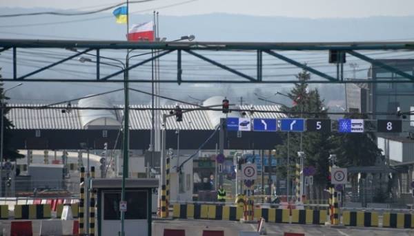 Автобуси продовжуватимуть курсувати через пункт пропуску «Шегині – Медика» влітку, повідомили в&hellip;