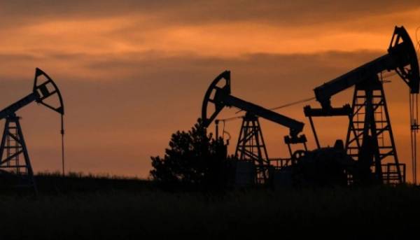 Росія планує зменшити поставки нафти через брак пального – Reuters
