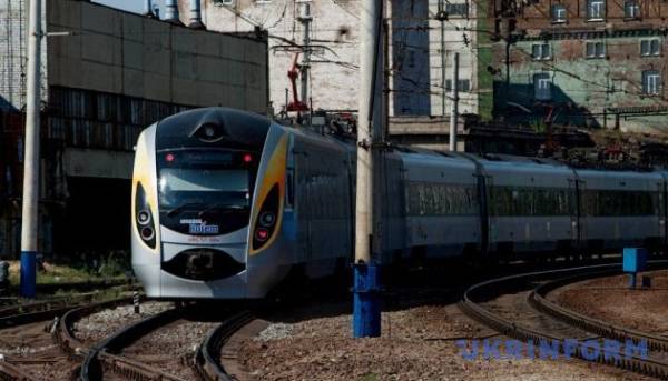 Укрзалізниця повідомляє про затримку потягів з Холма та Перемишля
