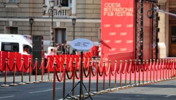 Афіша Одеського міжнародного кінофестивалю, що проходить у сімнадцяте