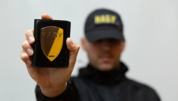 Народному депутату інкримінували “вирішення питання” з кол-центрами.
