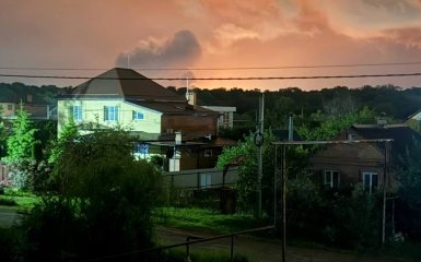 Атака дронів спричинила пожежу на НПЗ у місті Афіпський, Росія.