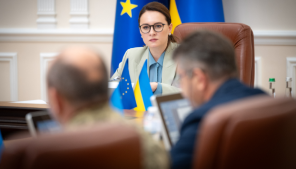 Кабінет міністрів подовжив до кінця поточного року дію програми допомоги медичним працівникам, які працюють у районах проведення бойових дій.